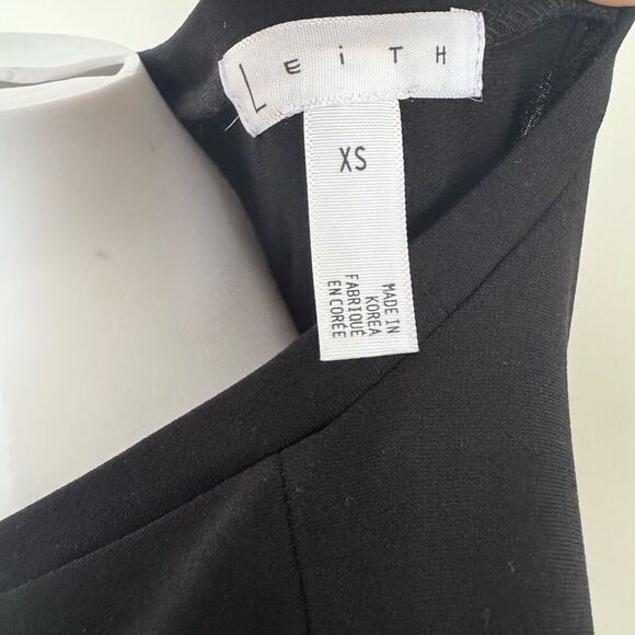 Leith Short Sleeve Scoop Neck Side Ruched Top Black - Picture 5 of 5